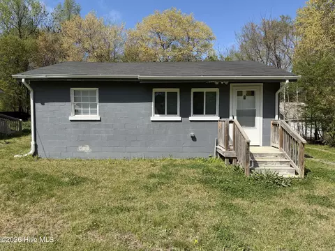 2212 Banks Ln E, Wilson, NC 27893
