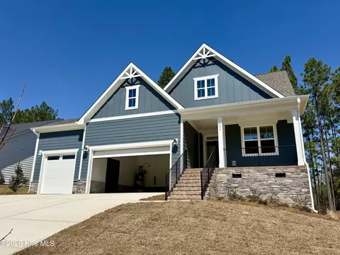 404 Redwater Trl, Aberdeen, NC 28315