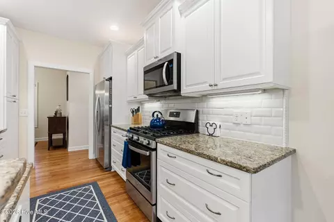 Kitchen - 290 Pinyon Cir, Pinehurst, NC 28374 photo 4 of 5