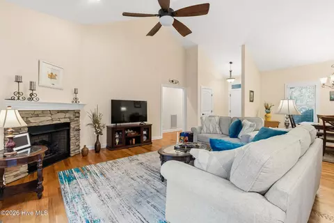 Living - 290 Pinyon Cir, Pinehurst, NC 28374 photo 2 of 3