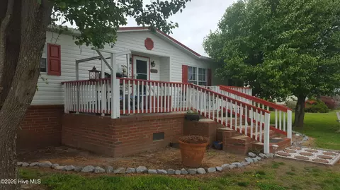 5660 Creek Rd, Grifton, NC 28530