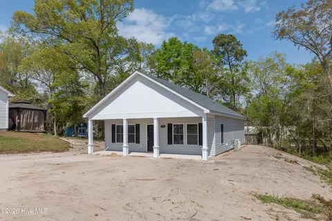 163 Wheeler Creek Rd, Sneads Ferry, NC 28460