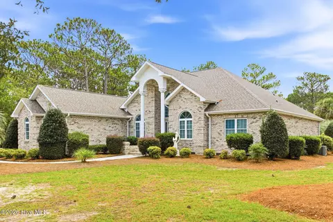 20 Queens Grant Cir SW, Shallotte, NC 28470