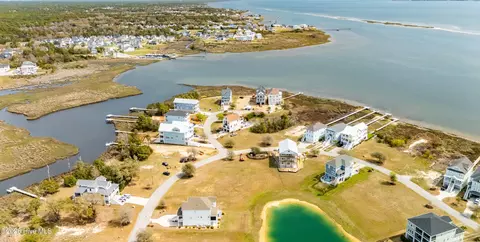 646 Cannonsgate Dr, Newport, NC 28570