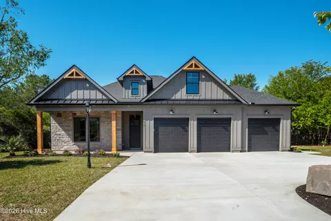 8909 Chesterfield Dr NW, Calabash, NC 28467