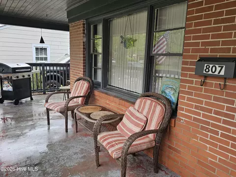 Exterior - 807 E 8th St, Washington, NC 27889 photo 2 of 4
