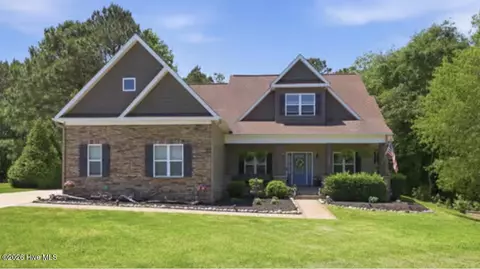 135 Otway Burns Dr, Swansboro, NC 28584