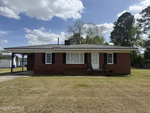 31 Abron St, Clinton, NC 28328