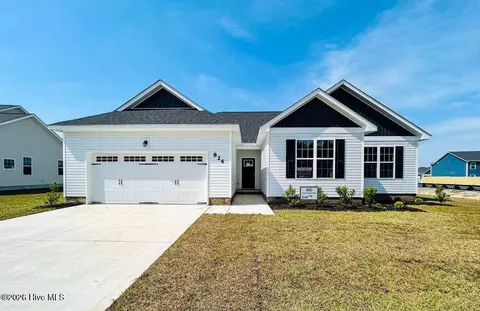 832 Hidden Bridge Dr, Jacksonville, NC 28546