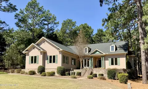30 Steeplechase Ct, Southern Pines, NC 28387