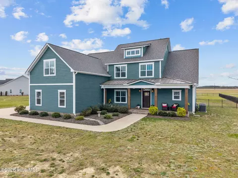 2754 Windflower Ln, Grimesland, NC 27837
