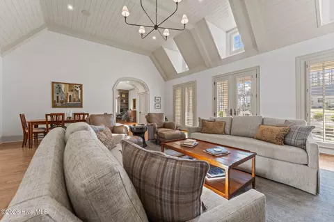 Living - 201 Crescent Ct, Pinehurst, NC 28374 photo 2 of 5
