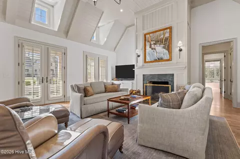 Living - 201 Crescent Ct, Pinehurst, NC 28374 photo 1 of 5