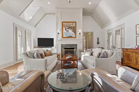 Living - 201 Crescent Ct, Pinehurst, NC 28374 photo 3 of 5