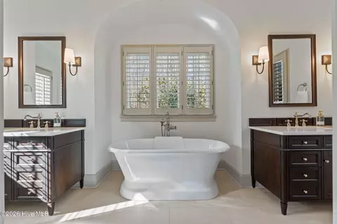 Bath - 201 Crescent Ct, Pinehurst, NC 28374 photo 1 of 7