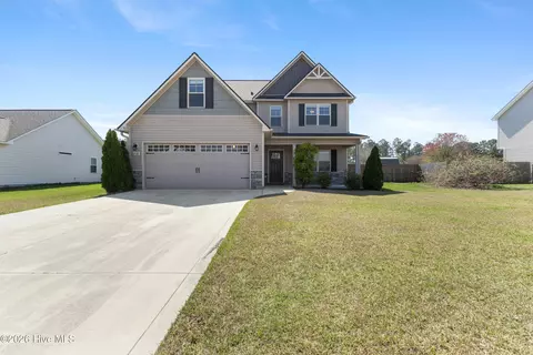 218 Breakwater Dr, Sneads Ferry, NC 28460