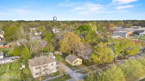 108 N Dickerson St, Burgaw, NC 28425