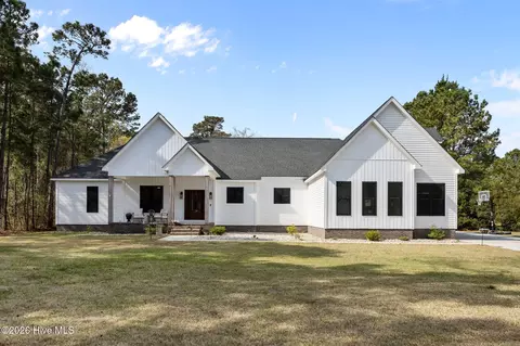 111 Blue Jay Way, Stella, NC 28582