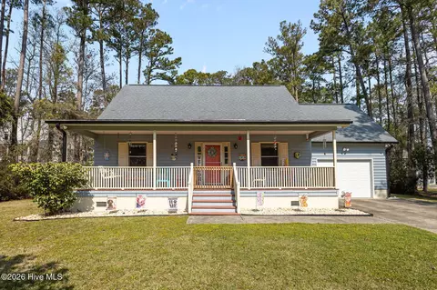741 Comet Dr, Beaufort, NC 28516