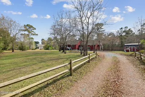 317 Kemper Rd, Hampstead, NC 28443