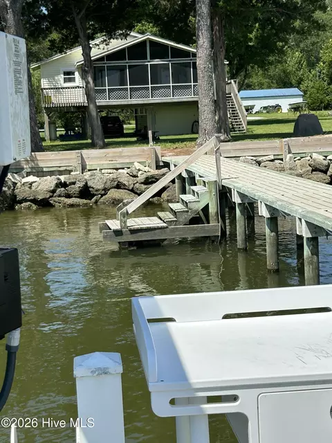 197 S River Dr, Beaufort, NC 28516