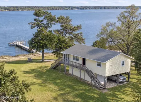 197 S River Dr, Beaufort, NC 28516
