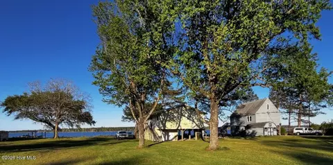 197 S River Dr, Beaufort, NC 28516
