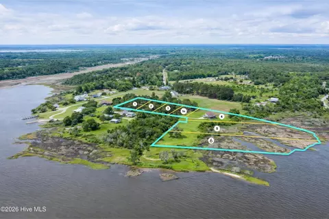 301 Intracoastal Ct, Sneads Ferry, NC 28460