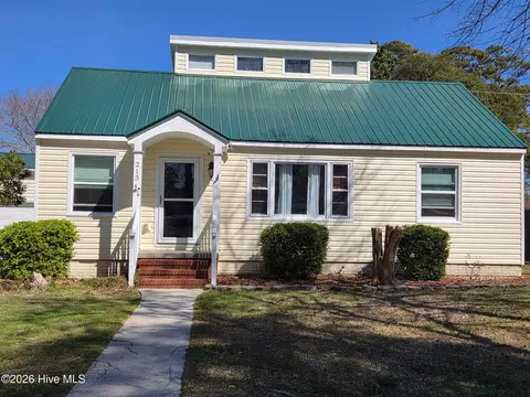 213 Virginia Ave, Morehead City, NC 28557