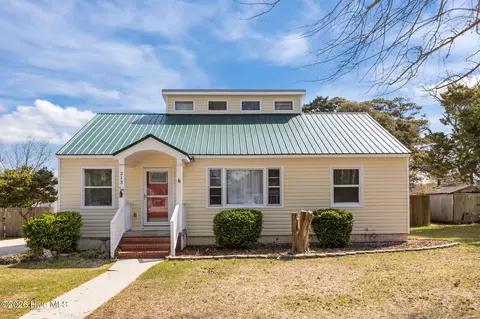 213 Virginia Ave, Morehead City, NC 28557