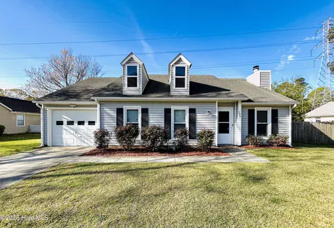 107 Wedgewood Dr, Jacksonville, NC 28546