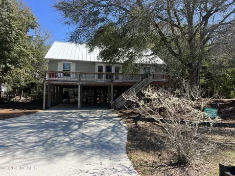 128 Page Pl, Emerald Isle, NC 28594