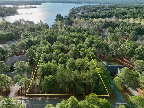 215 Longleaf Dr, West End, NC 27376