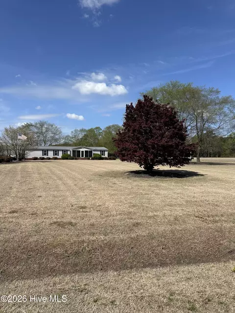 864 La Grange Rd # B, La Grange, NC 28551