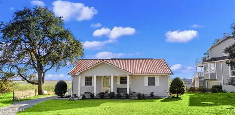 641 Shoreline Dr W, Sunset Beach, NC 28468