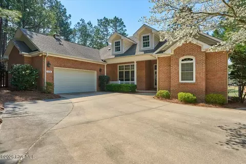 128 Belmont Ct, Southern Pines, NC 28387
