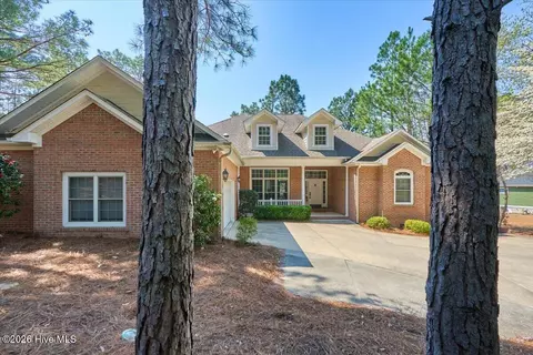 128 Belmont Ct, Southern Pines, NC 28387