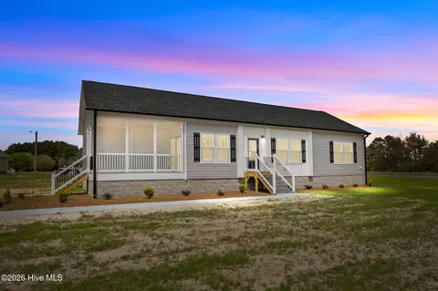 2246 Blackhawk Dr, Farmville, NC 27828