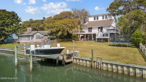 125 Loblolly Dr, Pine Knoll Shores, NC 28512