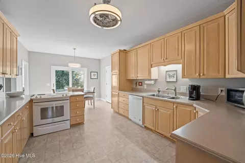 Kitchen - 8 Hialeah Pl, Pinehurst, NC 28374 photo 2 of 5