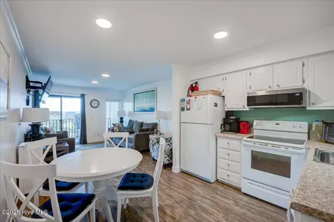 Kitchen - 2008 E Ft Macon Rd #E14, Atlantic Beach, NC 28512 photo 1 of 3