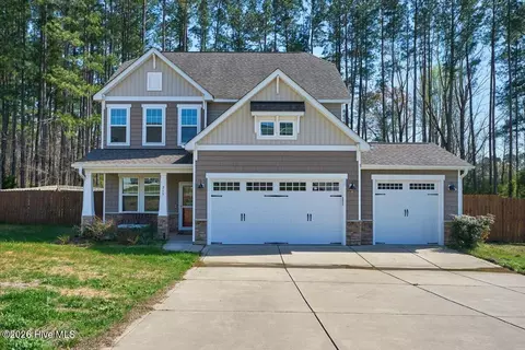 215 Farmhouse Ln, Carthage, NC 28327