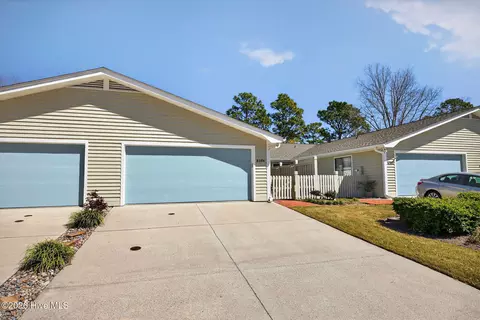 6204 Inland Greens Dr, Wilmington, NC 28405