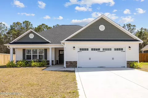 471 Pebble Shore Dr, Sneads Ferry, NC 28460