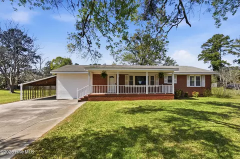204 Glenburnie Dr, New Bern, NC 28560