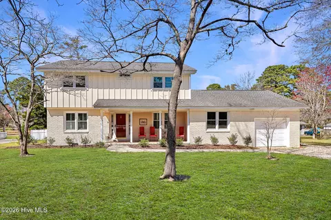 3208 Country Club Rd, Morehead City, NC 28557