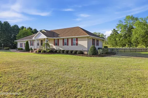 100 Schooner Landing Dr, Edenton, NC 27932