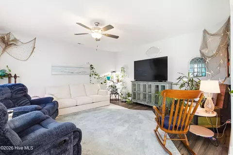 Living - 206 Baker Rd, Hubert, NC 28539 photo 2 of 3