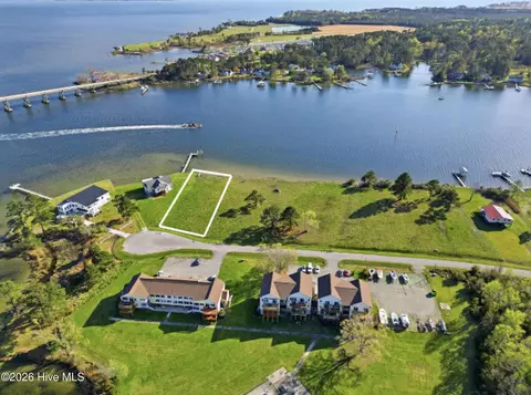 8054 Treasure Dr, Oriental, NC 28571