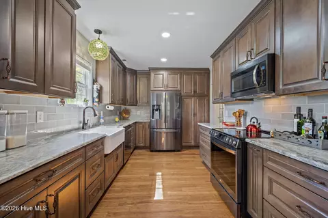Kitchen - 229 Doral Dr, Hampstead, NC 28443 photo 4 of 4
